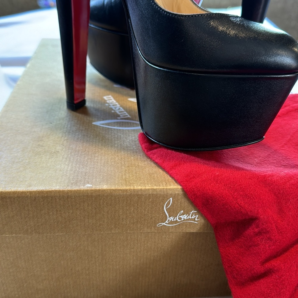 Red Bottoms - Picture 5 of 8